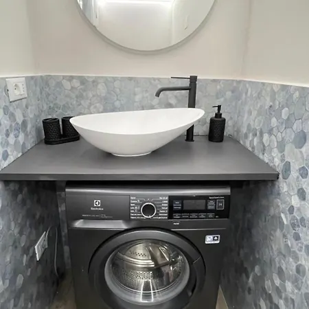 Joivy Elegant Top-floor In Apartmán *